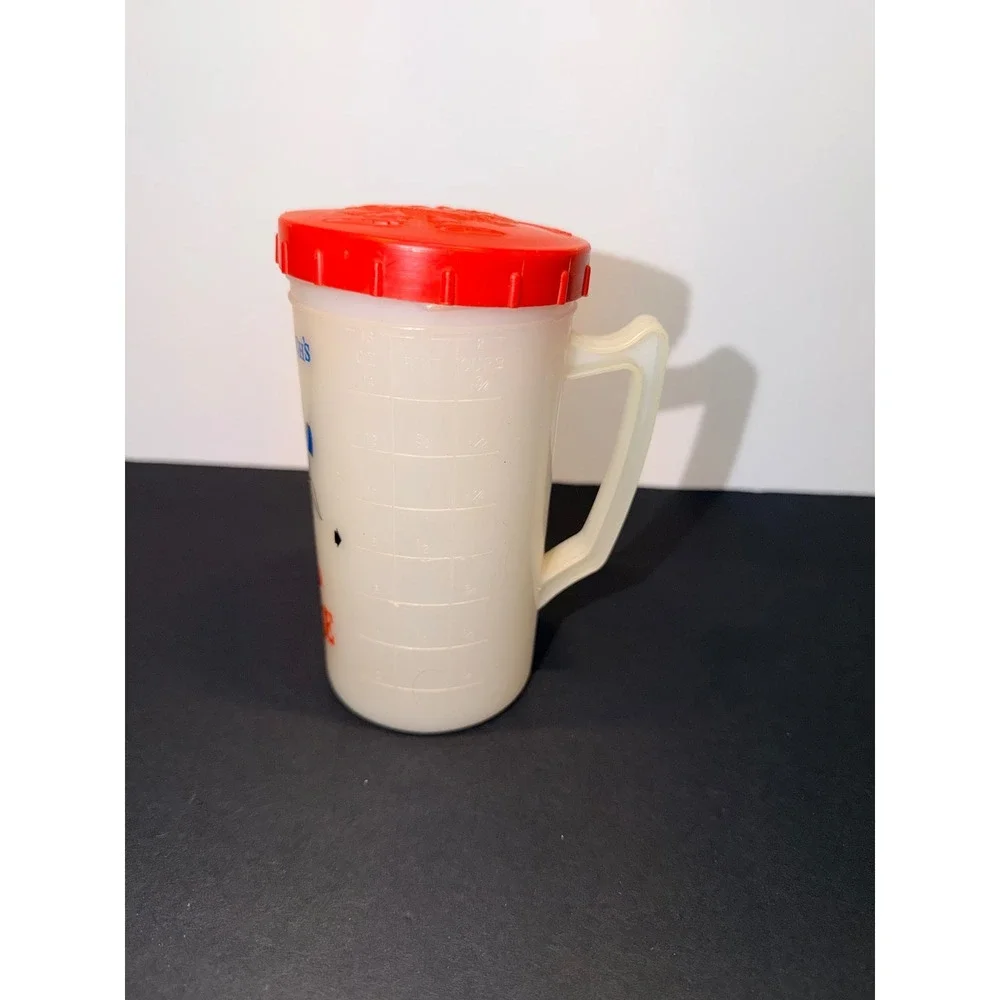 Vintage Cap'n Crunch Ship Shake Plastic Mixing Shaker Cup with Red Lid 6
